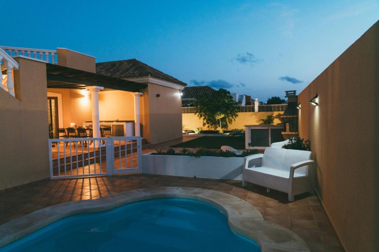 Moderne Villa Met Verwarmd Zwembad In Corralejo Exterior foto